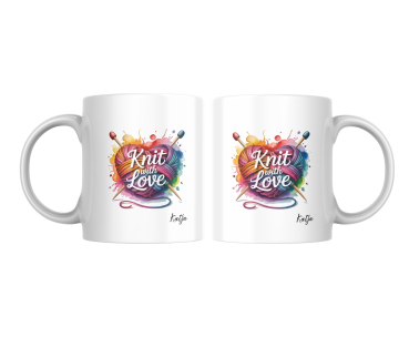 Beide Seiten der personalisierten Tasse „Knit with Love“ in leuchtenden Farben.